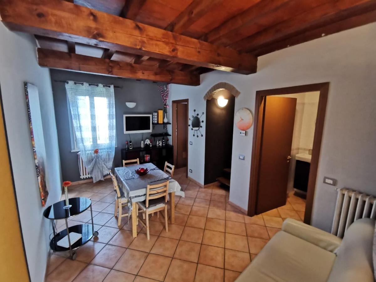 Apartment In The City Center With Self Check-In Parma Buitenkant foto